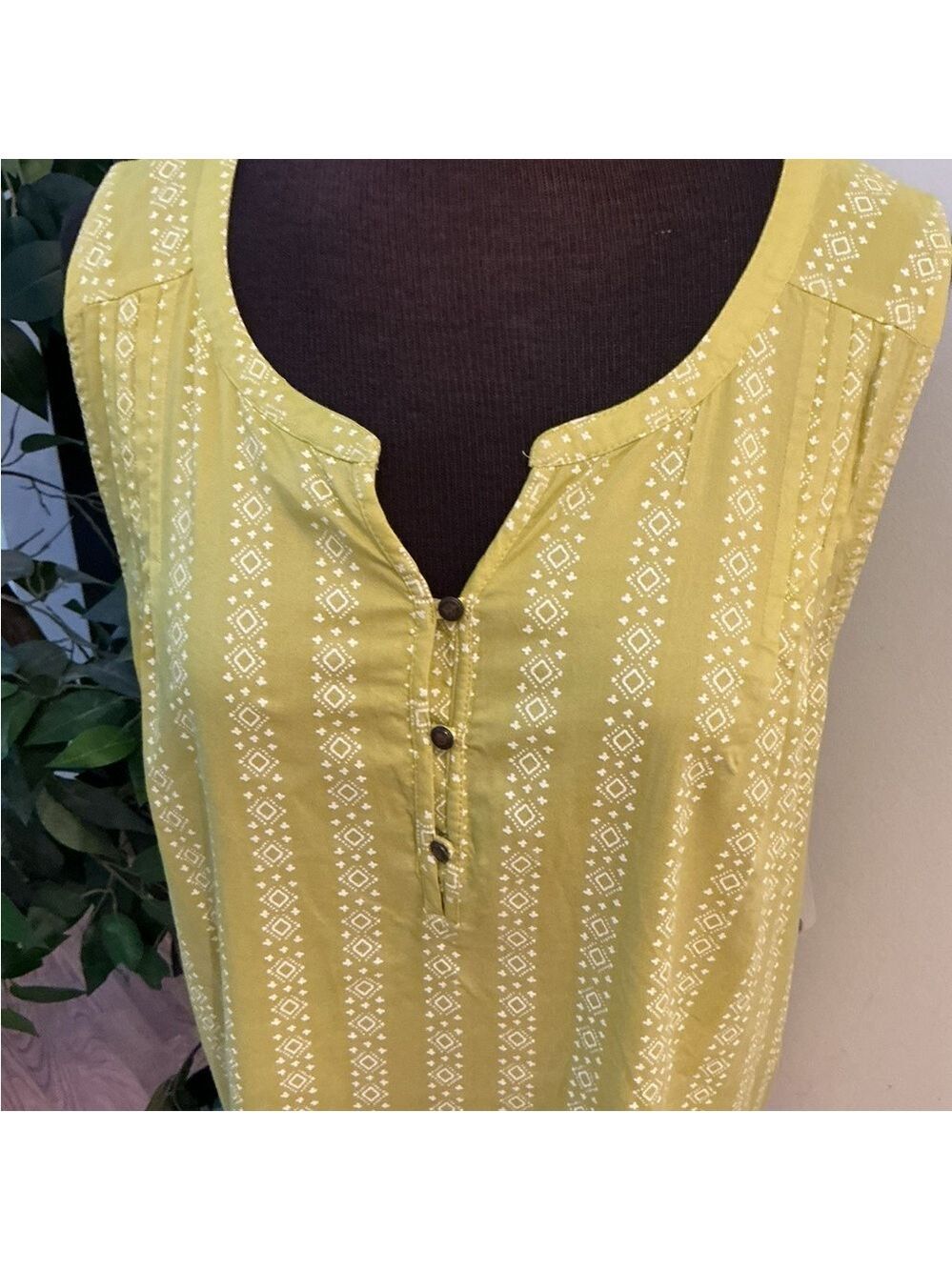 SONOMA Women's Yellowish green White patterned Tank Top Size XXL NWT - Picture 8 of 12